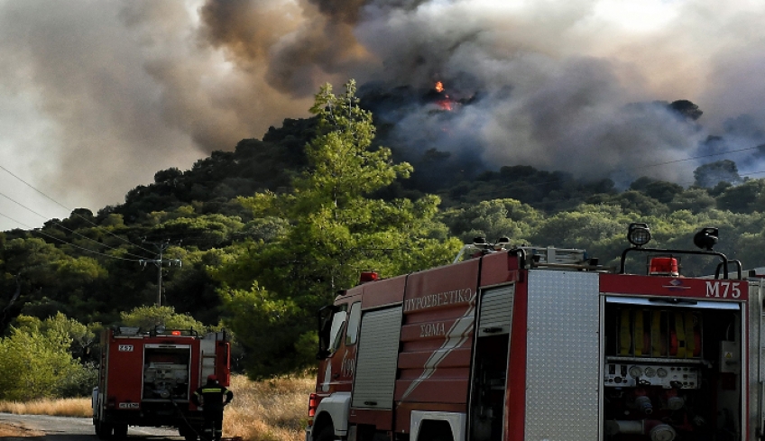 Σχεδόν 50 μέτωπα σε 24 ώρες σε όλη τη χώρα, συνεχίζεται η μάχη με τη φωτιά στην Αργολίδα, σε ύφεση στην Χαλκίδα (βίντεο - εικόνες)