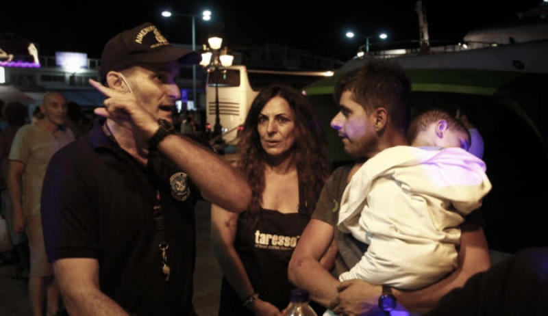 Οι ήρωες του Λιμενικού έσωσαν ζωές στην Ραφήνα! Εικόνες γεμάτες συγκίνηση