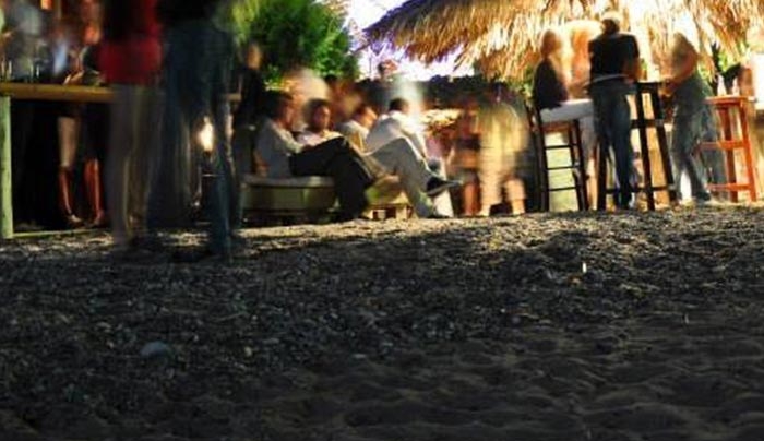 Με αυτόν το τρόπο στα beach bar δεν θα σε ξανά τσιμπήσουν κουνούπια!