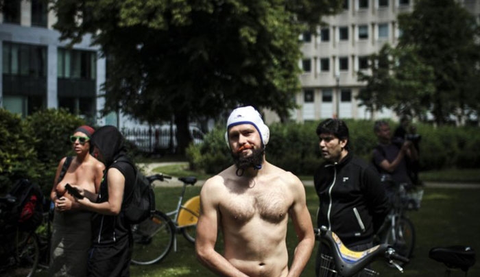 Τα μάθατε για την γυμνή ποδηλατοδρομία στις Βρυξέλλες; (Φωτό)
