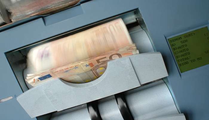 Σε τρεις φάσεις οι αυξήσεις σε δημόσιο και ιδιωτικό, σπάει το «φράγμα» των τριετιών