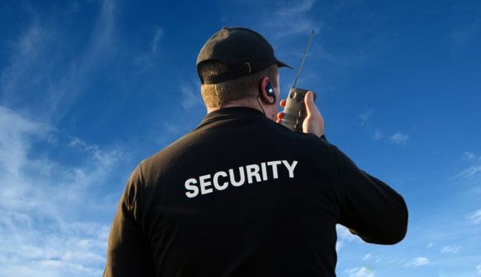 Αλλάζουν υποχρεωτικά ρούχα οι υπάλληλοι security –Τι χρώματα θα φορούν