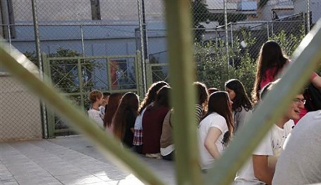 Η καθηγήτρια με το τσιμπιδάκι παραπέμφθηκε στο Πρωτοβάθμιο Πειθαρχικό Συμβούλιο !