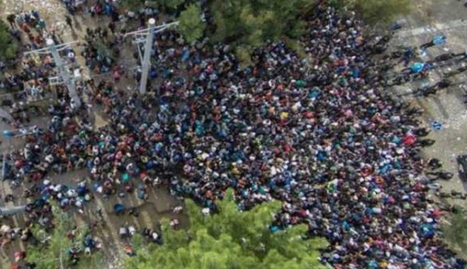 Περίπου 6.000 πρόσφυγες πέρασαν τα σύνορα το τελευταίο 24ωρο στην Ειδομένη