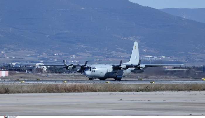 Πέντε αεροπλάνα με ανθρωπιστική βοήθεια στέλνει η Ελλάδα στην Τουρκία
