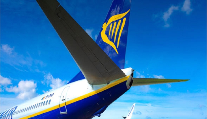 Η Ryanair εγκαινιάζει τρεις νέες πτήσεις προς Σαντορίνη, Κω και Κέρκυρα