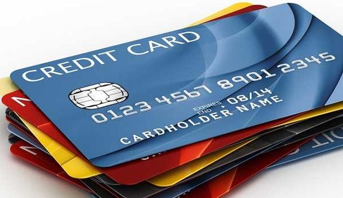 Πιέσεις για να μειωθούν οι προμήθειες των τραπεζών στη χρήση καρτών