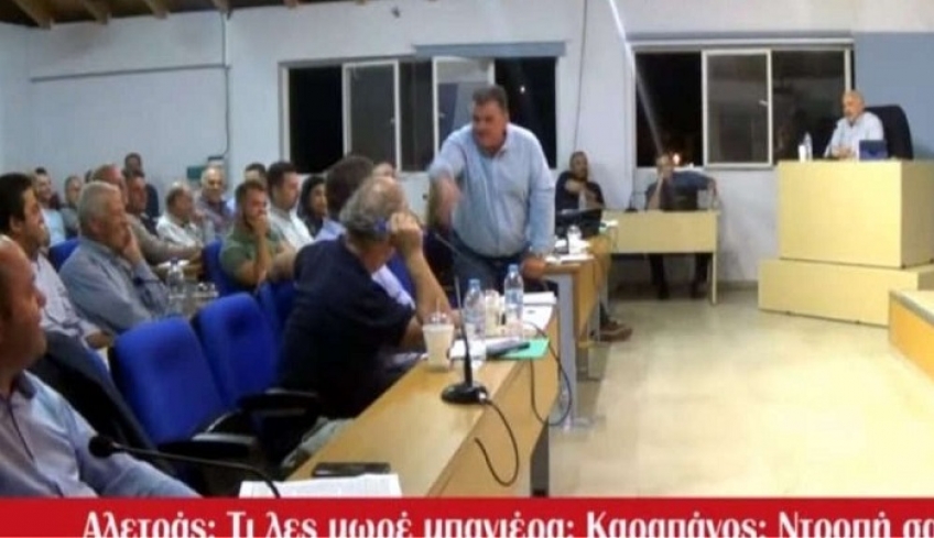 Ο κακός χαμός στο δημοτικό συμβούλιο του Μεσολογγίου – Η ατάκα για «μπανιέρα» και οι αποχωρήσεις [βίντεο]