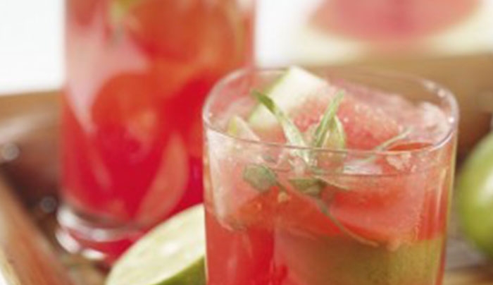 Caipirinha με καρπούζι: Το βραζιλιάνικο κοκτέιλ που πρέπει να φτιάξεις!