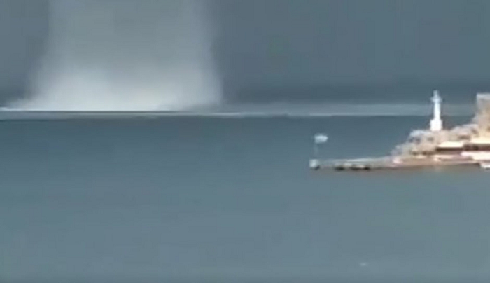 Εντυπωσιακό βίντεο με υδροσίφωνα στη Λέρο