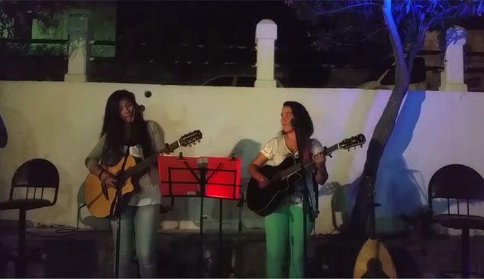 "Μάγεψαν" η Χριστίνα Καλοτίνη και η Πόπη Ξυλουρά στην μουσική βραδιά «Κάποιοι Φίλοι» στο Πυλί (Βίντεο)