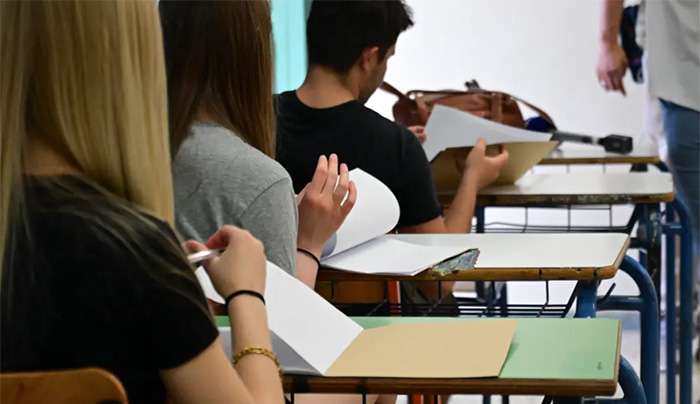 Πανελλαδικές 2024: Σε Λατινικά, Χημεία και Πληροφορική εξετάζονται σήμερα οι υποψήφιοι των ΓΕΛ