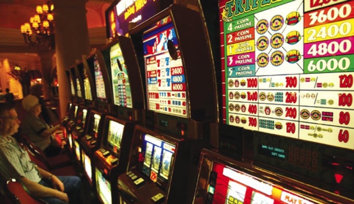 ΚΩΣ: Συλλήψεις για λειτουργία και συμμετοχή σε παράνομα τυχερά παιχνίδια «φρουτάκια»