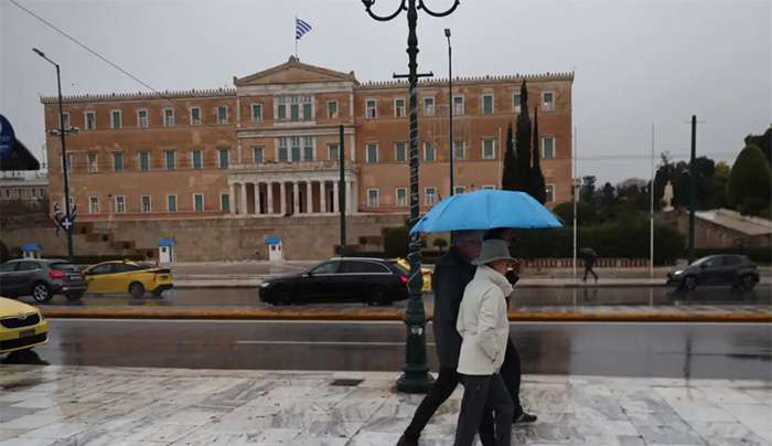 Καιρός σήμερα: Καταιγίδες σε Κρήτη και Κυκλάδες – Βελτίωση στα βόρεια και δυτικά
