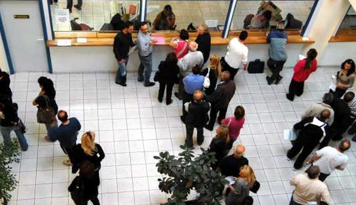 Κρυφό έλλειμμα βόμβα στις συντάξεις – Έρχονται αυτόματες ρήτρες περικοπών