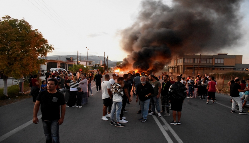 «Fake news» πυροδότησαν την «εξέγερση» των Ρομά – Σοβαρά επεισόδια σε όλη την Ελλάδα