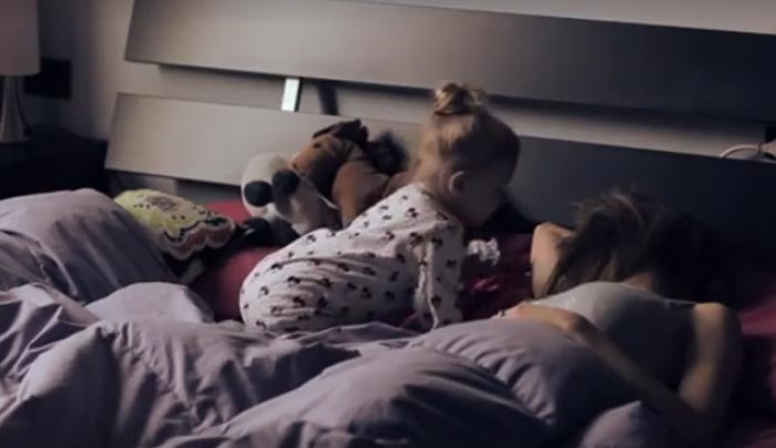 Μια νέα μαμά σε "απόγνωση" είναι ότι πιο όμορφο θα δεις σήμερα! (Βίντεο)