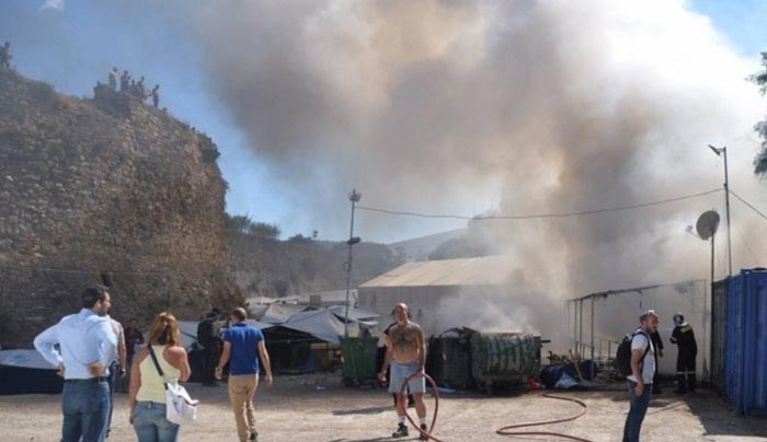 Χίος: Επεισόδια και πυρκαγιά στον καταυλισμό της Σούδας - Επέμβαση των ΜΑΤ