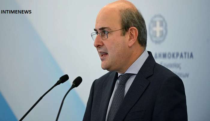 Χατζηδάκης: Αναδρομικά 100 ευρώ στους συνταξιούχους για κάθε μήνα που καθυστερεί η επικουρική