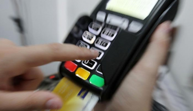 Ανατροπή στις αποδείξεις – Μπορεί να ισχύσει από φέτος η υποχρέωση για πλαστικό χρήμα (βίντεο)
