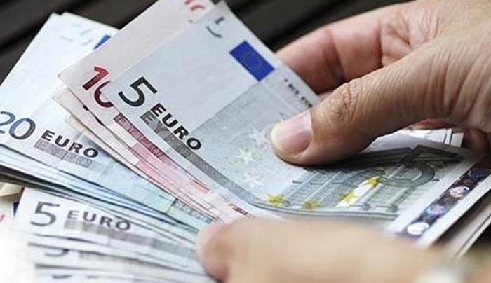 «Ψαλίδι» στα επιδόματα λόγω του Ελάχιστου Εγγυημένου Εισοδήματος