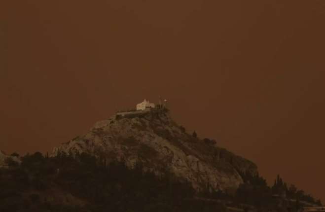 Καιρός σήμερα: «Κοκτέιλ» ζέστης με αφρικανική σκόνη – Στους 32 βαθμούς θα φτάσει ο υδράργυρος