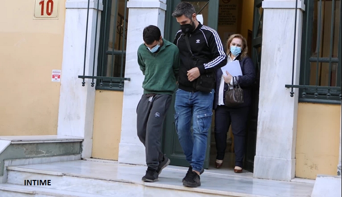 "Τσακωθήκαμε, πήρα το κουζινομάχαιρο και την μαχαίρωσα": Σοκάρει ο μητροκτόνος του Αιγάλεω