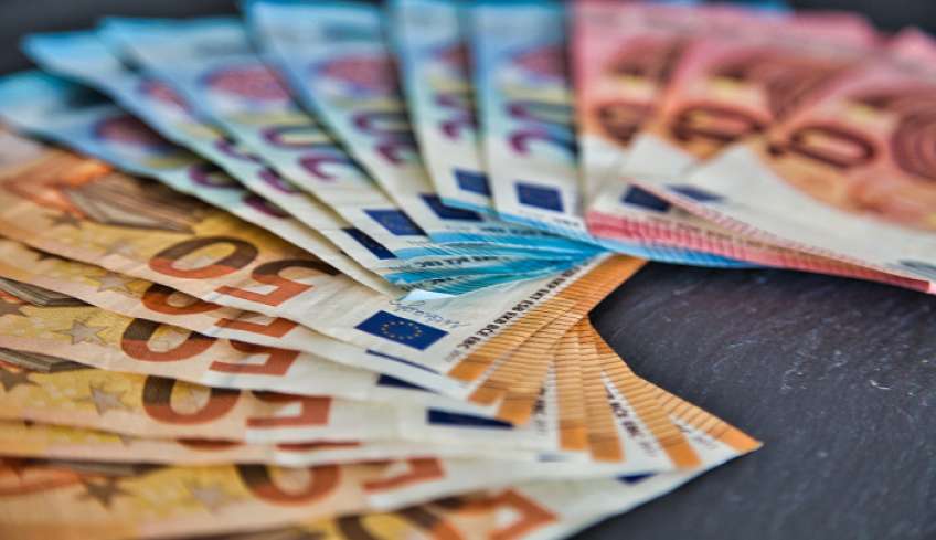 Επίδομα 400 ευρώ: Ποιοι οι δικαιούχοι - Πως θα το πάρουν