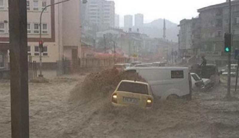 Πνίγηκε από τις πλημμύρες η Άγκυρα - ΒΙΝΤΕΟ
