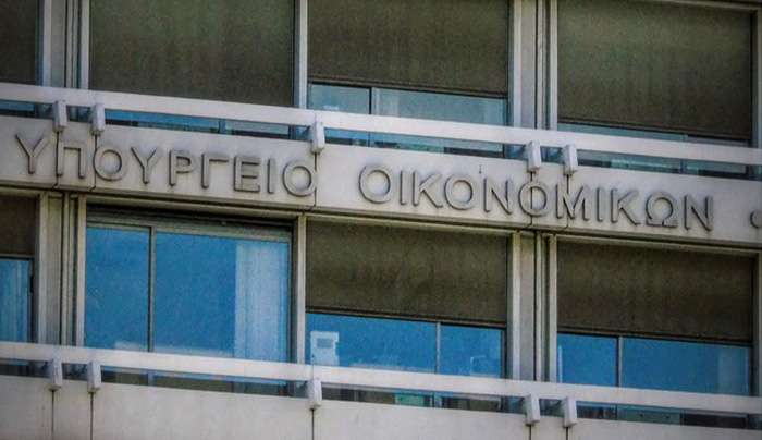 Αναχώματα στην ύφεση χτίζει το Υπουργείο Οικονομικών