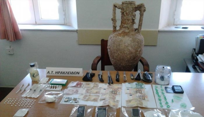 Στο εδώλιο ένας Αλβανός και 2 Κώοι για ναρκωτικά και παράνομη κατοχή αμφορέα