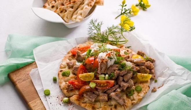 Ελαφρύ σουβλάκι με ψαρονέφρι, ντοματίνια και γιαούρτι