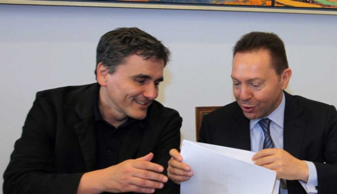 Αποκάλυψη: Το σχέδιο «Στουρνάρα - Μαξίμου» για πλεονάσματα 2%