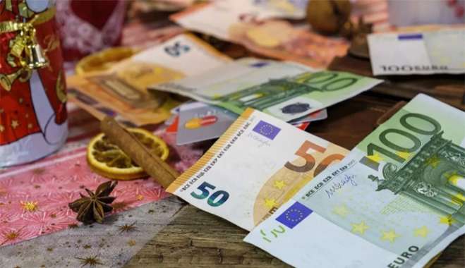Δώρο Χριστουγέννων: Πότε καταβάλλεται και πώς υπολογίζεται από τους δικαιούχους