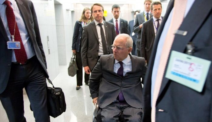 Σαν σήμερα η δολοφονική επίθεση στον Σόιμπλε - Πώς καθηλώθηκε σε αναπηρικό καροτσάκι