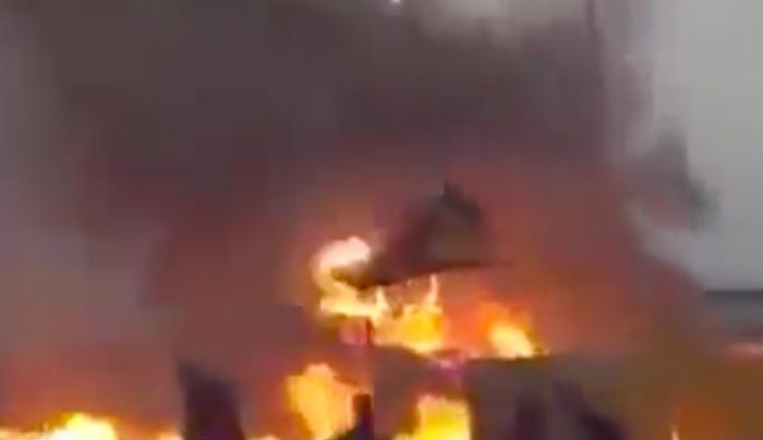 ΒΙΝΤΕΟ: Κούρδοι καίνε Τούρκους με μολότοφ σε τεθωρακισμένο!