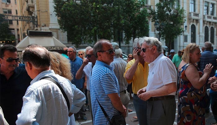 ΤΗ ΔΕΥΤΕΡΑ Η ΚΑΤΑΒΟΛΗ ΤΩΝ ΕΠΙΚΟΥΡΙΚΩΝ: Νέα ψυχρολουσία για χιλιάδες συνταξιούχους