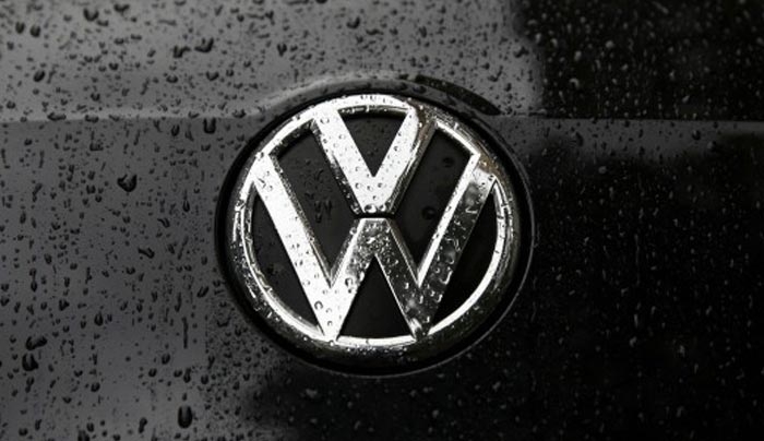 Ανακαλούνται αυτοκίνητα Volkswagen Passat και Toyota