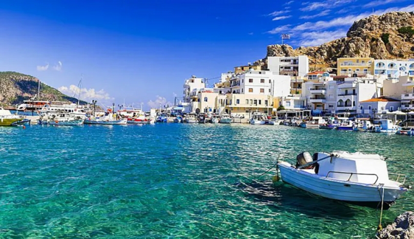 Το παράδειγμα της Καρπάθου: Πώς σχεδόν «έσβησε» τον κορωνοϊό τον Ιούλιο και κερδίζει το «στοίχημα» του τουρισμού