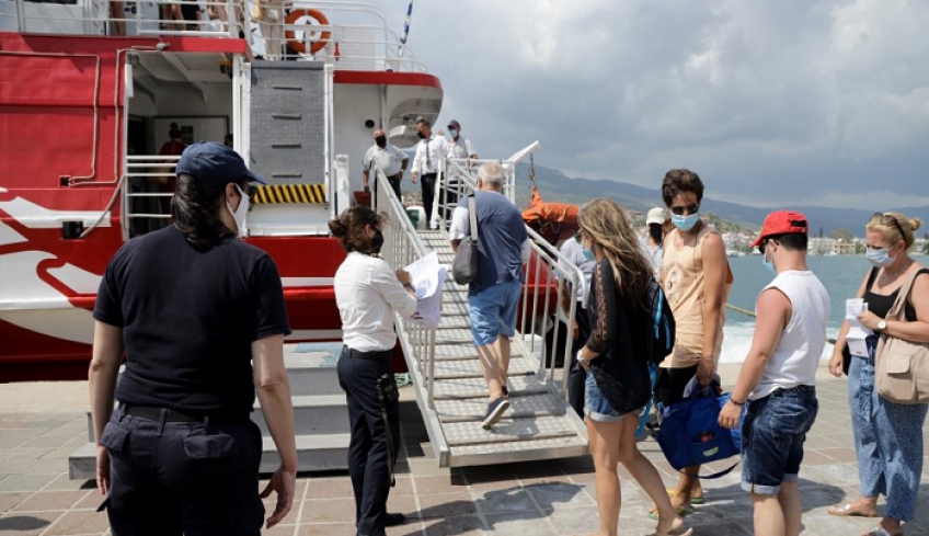 Πόρος: Ερημώνει το νησί μετά τα κρούσματα του κορωνοϊού