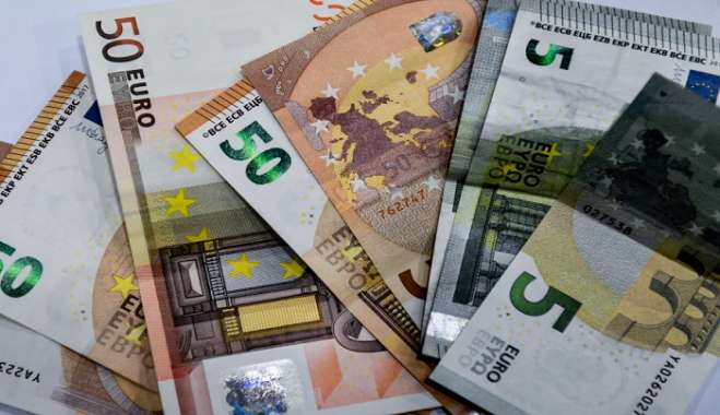 Σχέδια κατάργησης του τέλους επιτηδεύματος για 600.000 επαγγελματίες και επιχειρήσεις