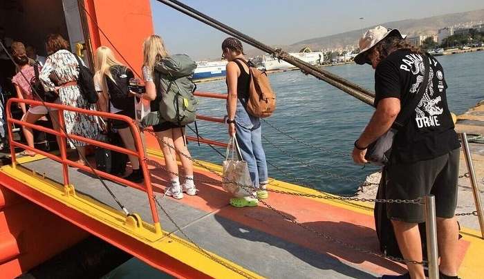 Οι Αθηναίοι εγκαταλείπουν την πρωτεύουσα - Στο «κόκκινο» Πειραιάς και Κηφισός