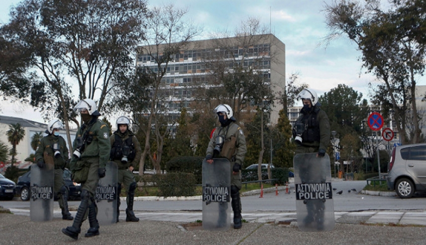 Ενταση στο ΑΠΘ: Αστυνομική επιχείρηση εκκένωσης -Εγιναν προσαγωγές [βίντεο]