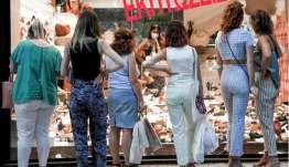 Μέχρι τις 31 Αυγούστου οι θερινές εκπτώσεις - Με προσιτές τιμές τα τελευταία ψώνια