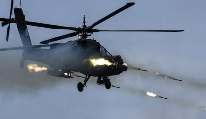 Ιλιγγος! -Τα επιθετικά ελικόπτερα Apache της Αεροπορίας Στρατού κόβουν την ανάσα [βίντεο]
