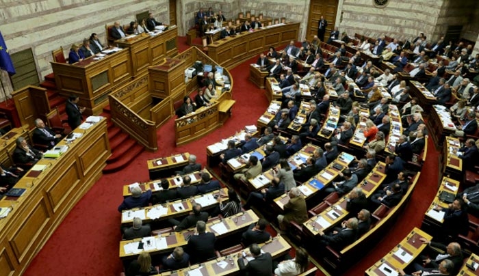 Με 153 "ναι" πέρασε από τη βουλή το ασφαλιστικό