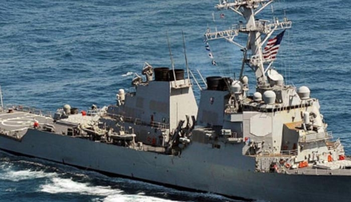 Σύγκρουση αντιτορπιλικού των ΗΠΑ με πλοίο στην Σιγκαπούρη – Αγνοούμενοι και τραυματίες