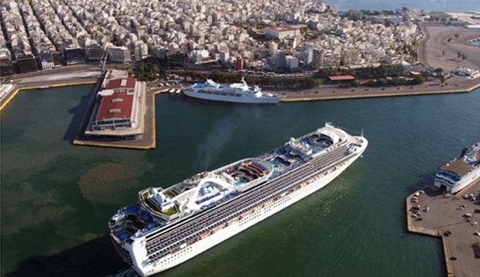 Γερμανικός Τύπος: «Και όμως η Ελλάδα πουλά» το λιμάνι του Πειραιά