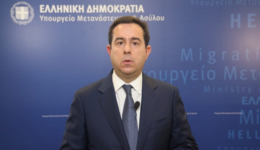 Αυτοψία Μηταράκη στο προσωρινό ΚΥΤ στο Καρά Τεπέ