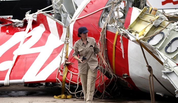Συντριβή αεροπλάνου της AirAsia: Αυτά είναι τα σφάλματα που σκότωσαν 162 ανθρώπους